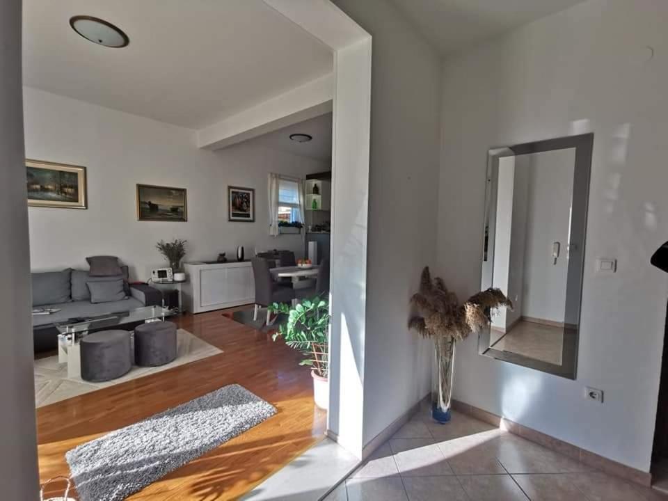 Apartman Kapovic Kaštela Екстериор снимка